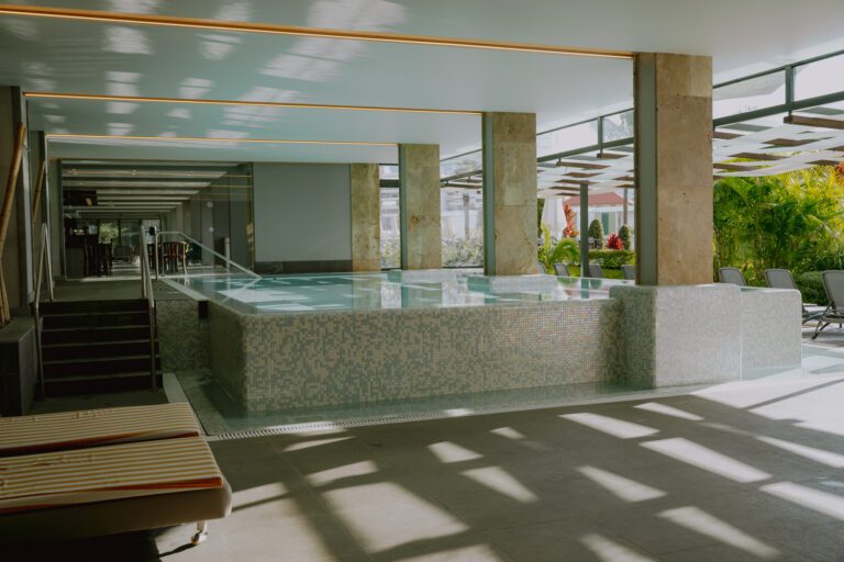 Hotel avec piscine - Hotel with pool - Hotel mit Pool